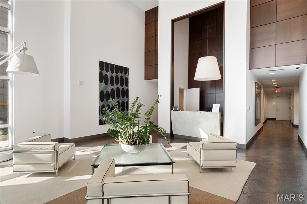 4545 Lindell Condo - Residential