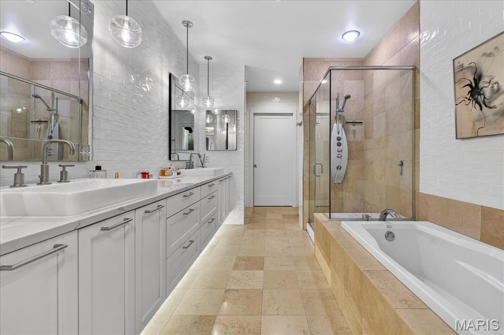 4545 Lindell Condo - Residential