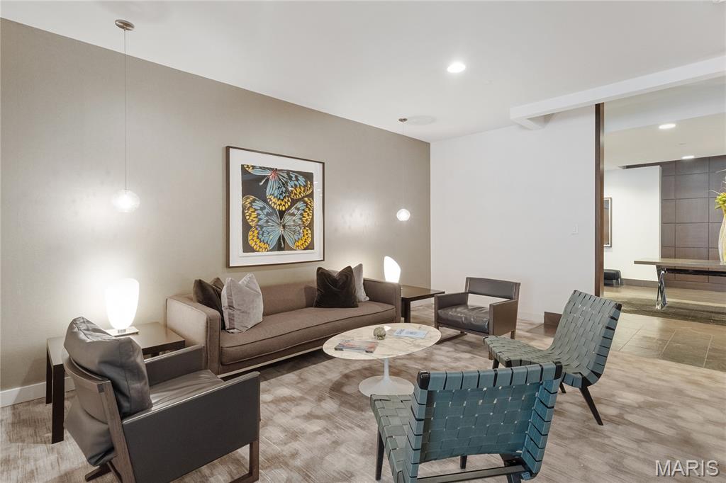 4545 Lindell Condo - Residential