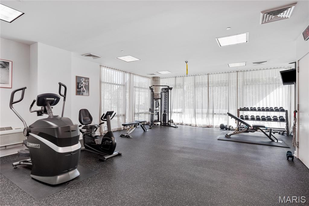 4545 Lindell Condo - Residential