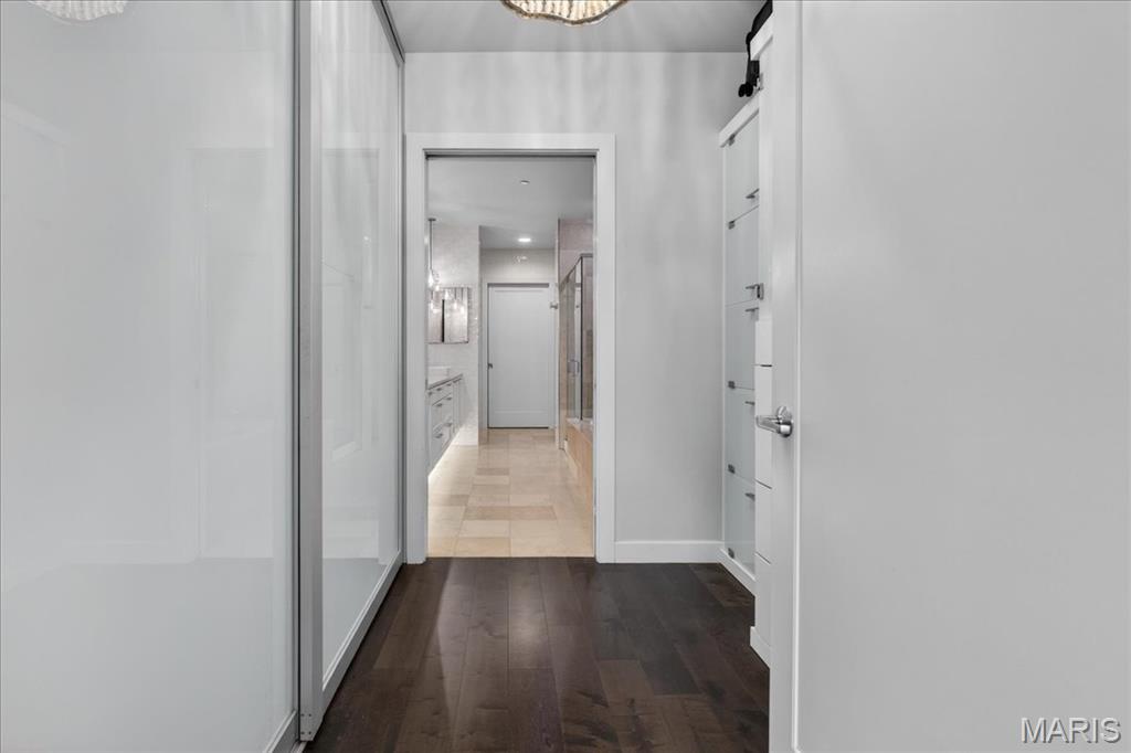 4545 Lindell Condo - Residential