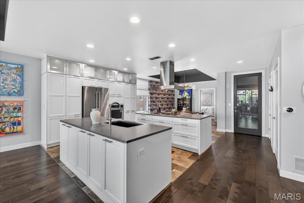 4545 Lindell Condo - Residential