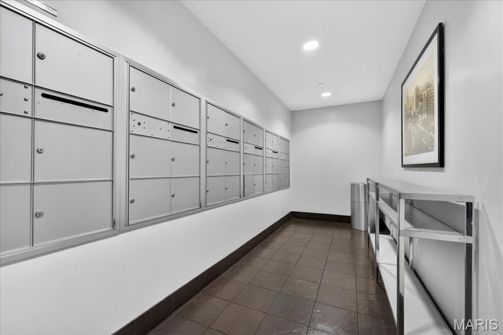 4545 Lindell Condo - Residential