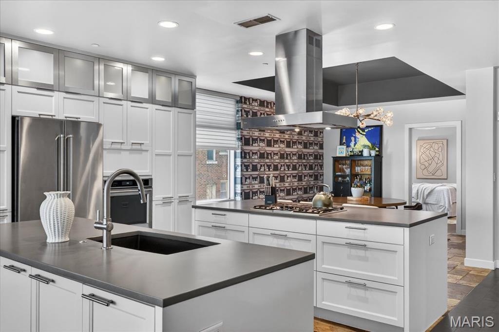 4545 Lindell Condo - Residential