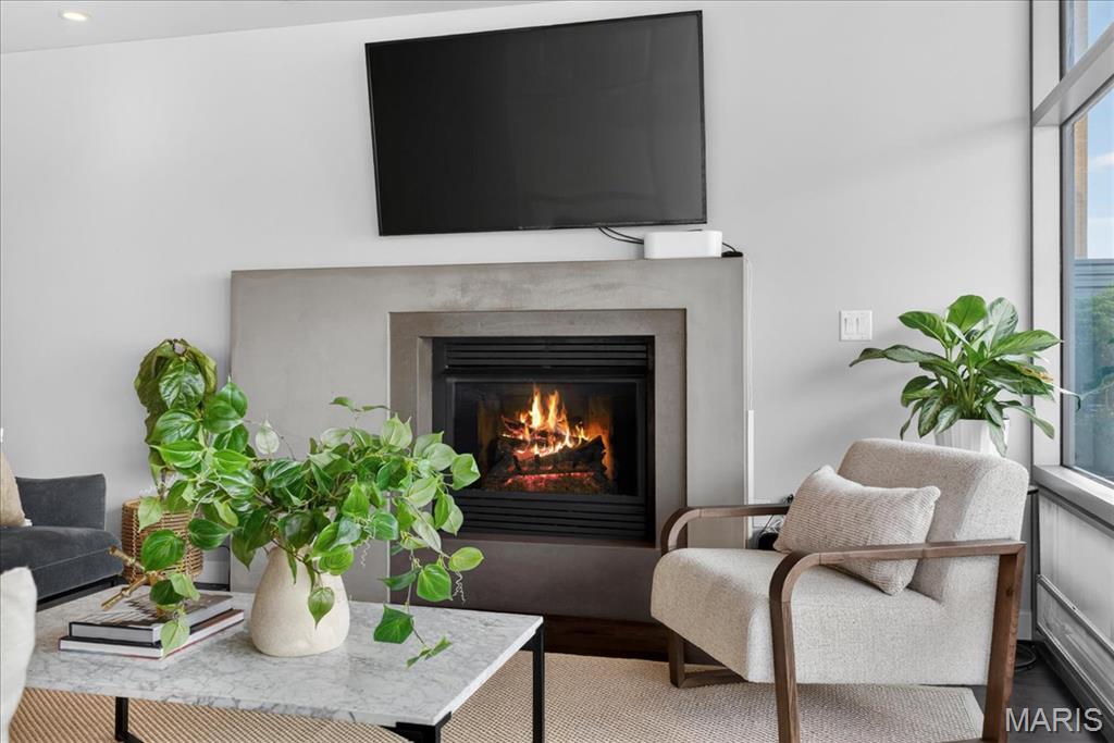 4545 Lindell Condo - Residential