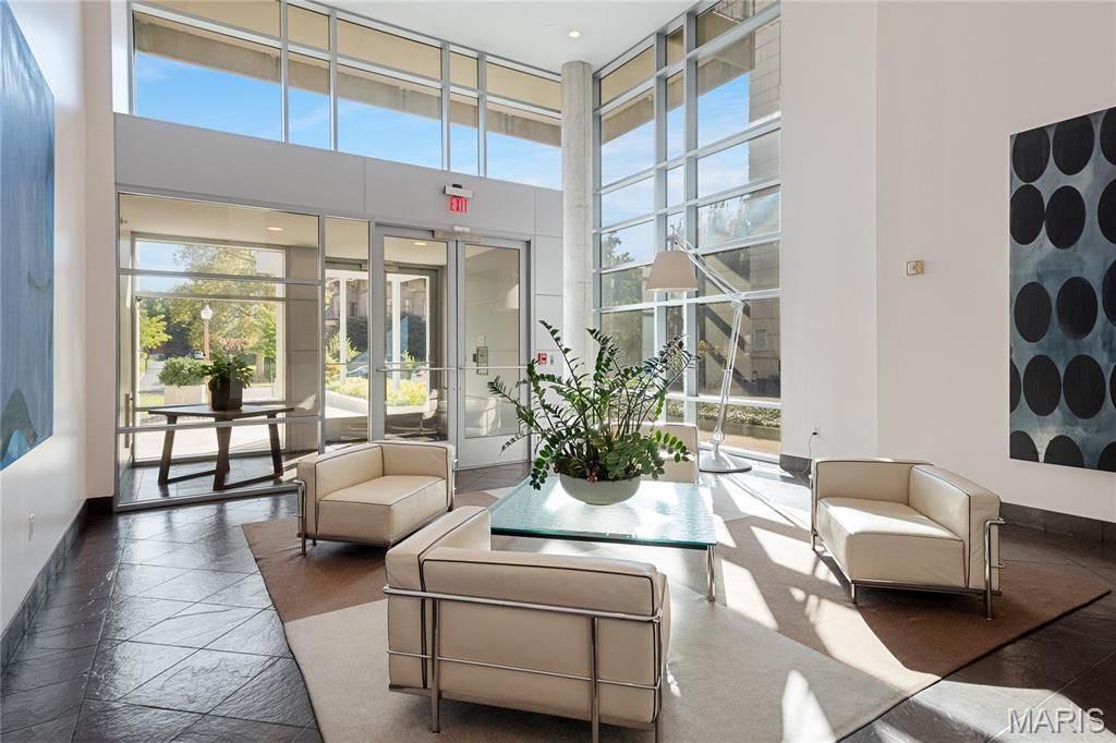 Photo of 4545 Lindell Boulevard #3, St Louis, MO 63108 (MLS # 26017637)