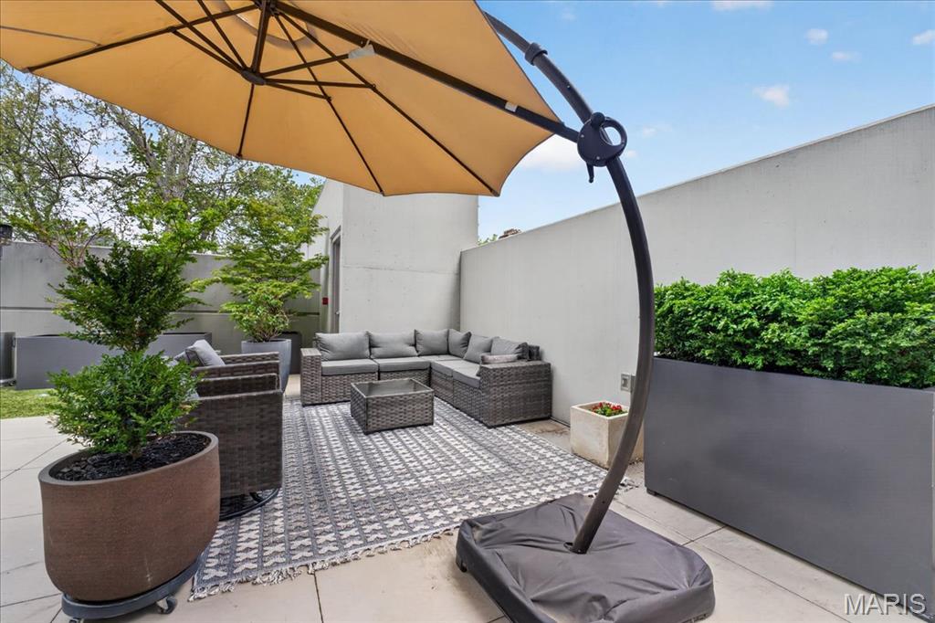 4545 Lindell Condo - Residential