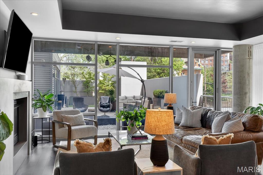 4545 Lindell Condo - Residential