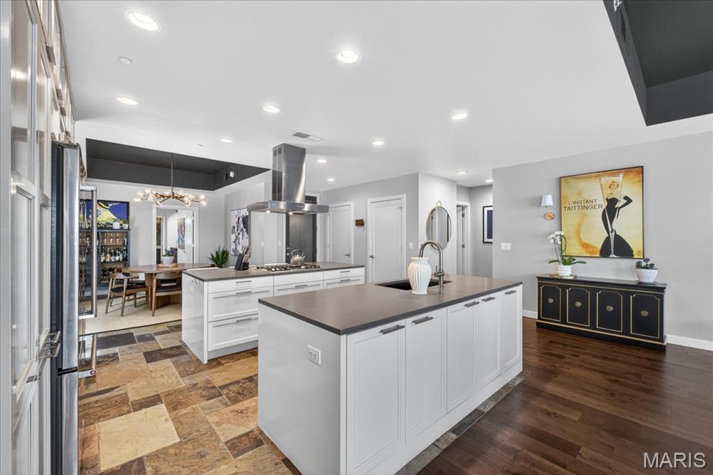 4545 Lindell Condo - Residential