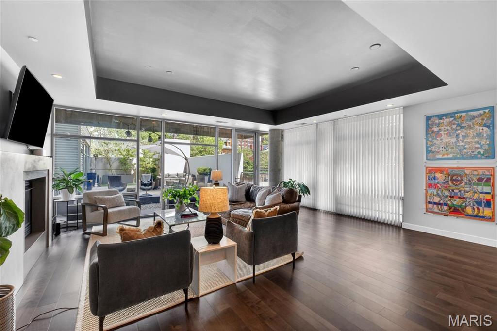 4545 Lindell Condo - Residential