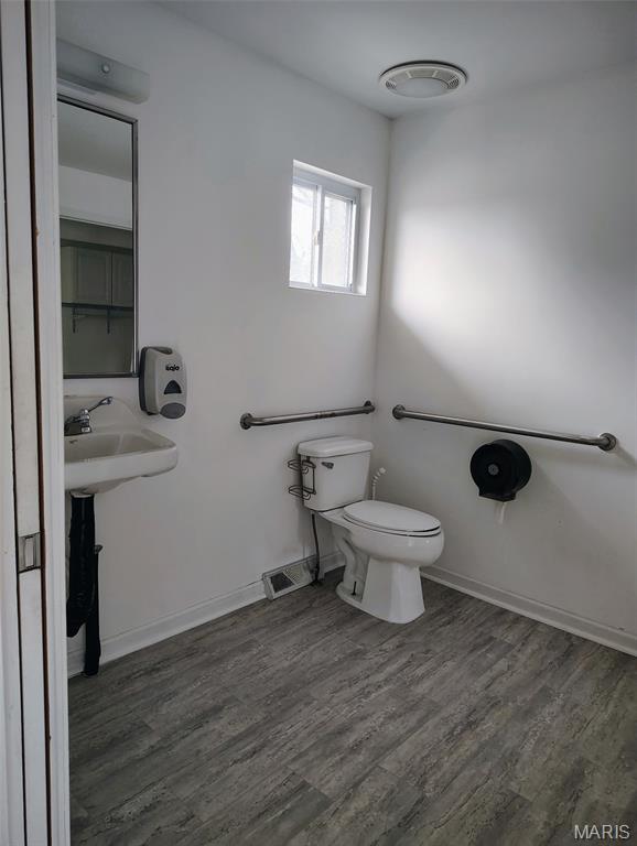Country Life Estate Rev - Commercial Lease