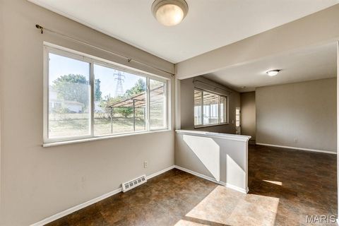 Tiny photo for 1210 Rivoli Drive, Ballwin, MO 63011 (MLS # 25070039)