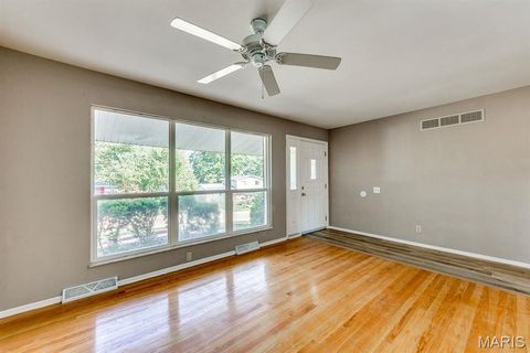Tiny photo for 1210 Rivoli Drive, Ballwin, MO 63011 (MLS # 25070039)