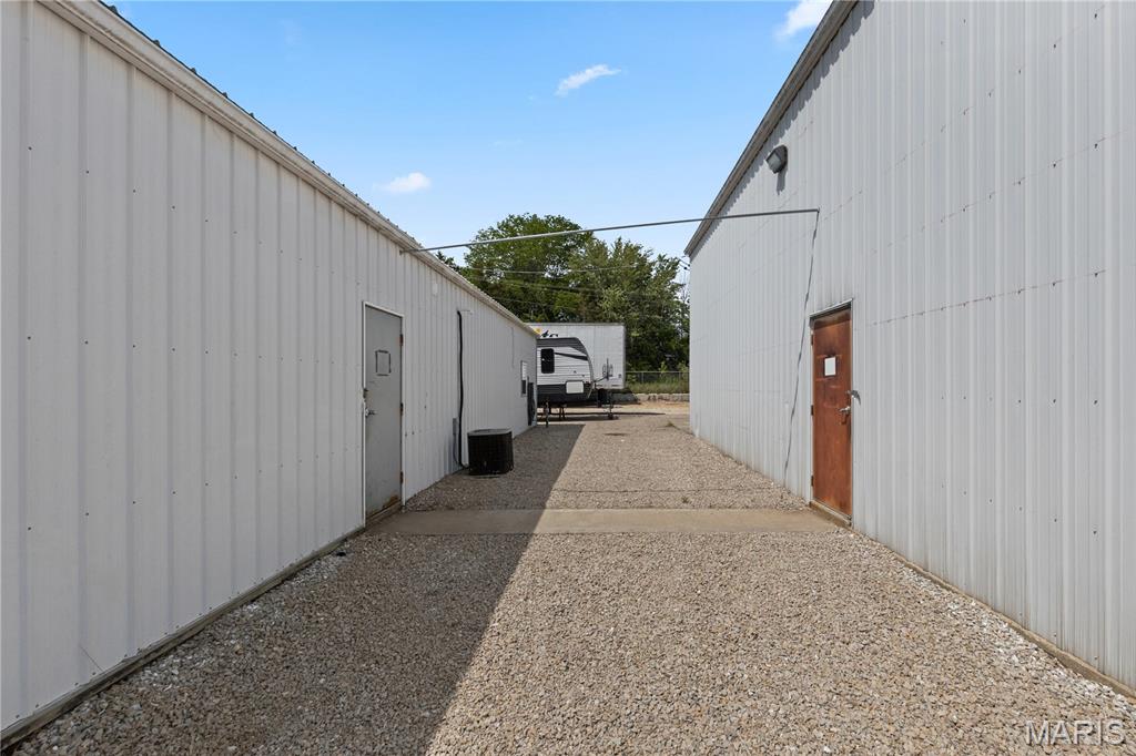 none - Commercial Lease