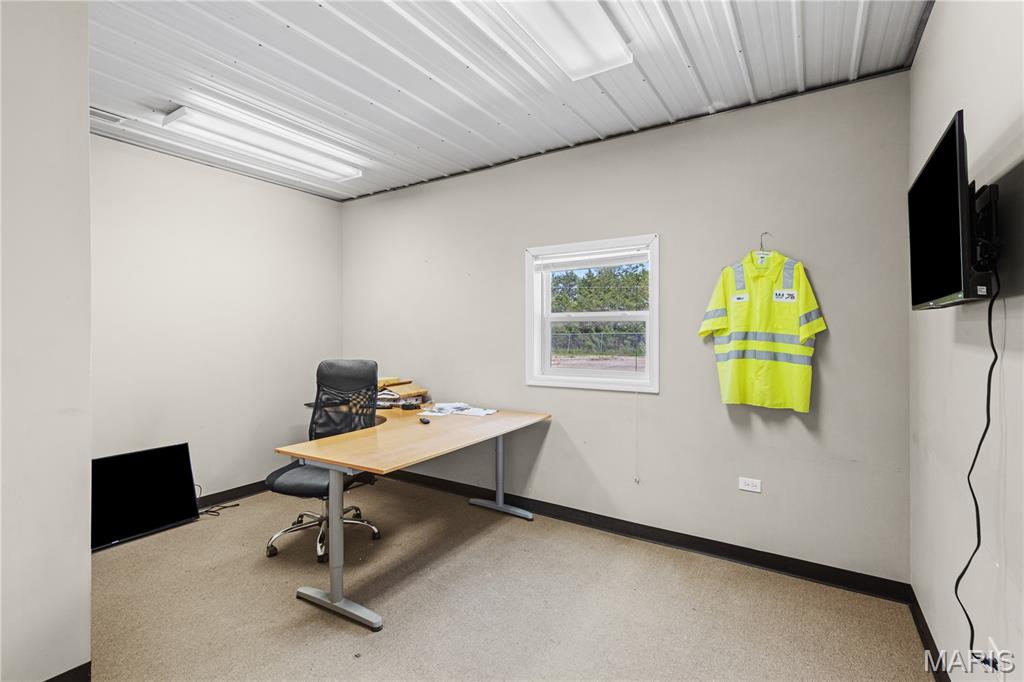 none - Commercial Lease