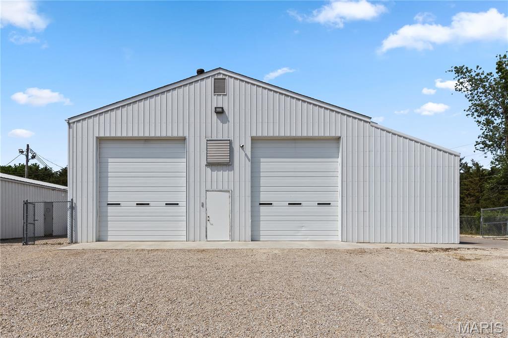 none - Commercial Lease