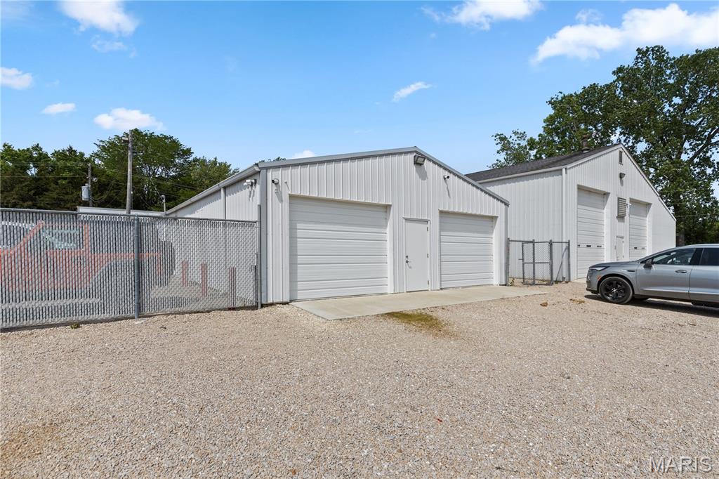 none - Commercial Lease