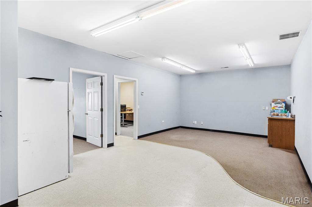 none - Commercial Lease