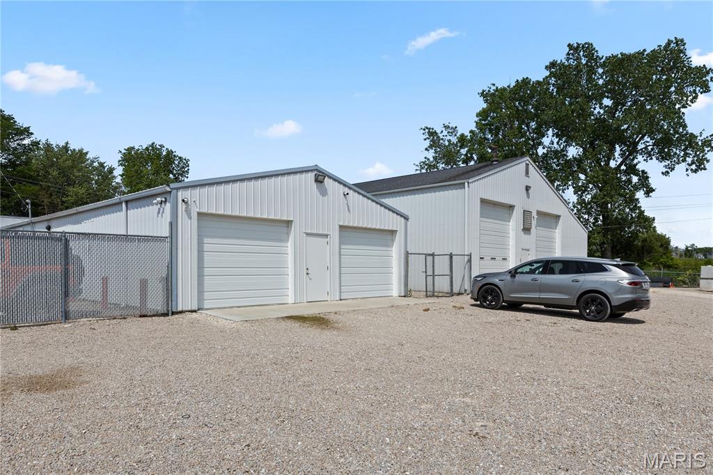 none - Commercial Lease