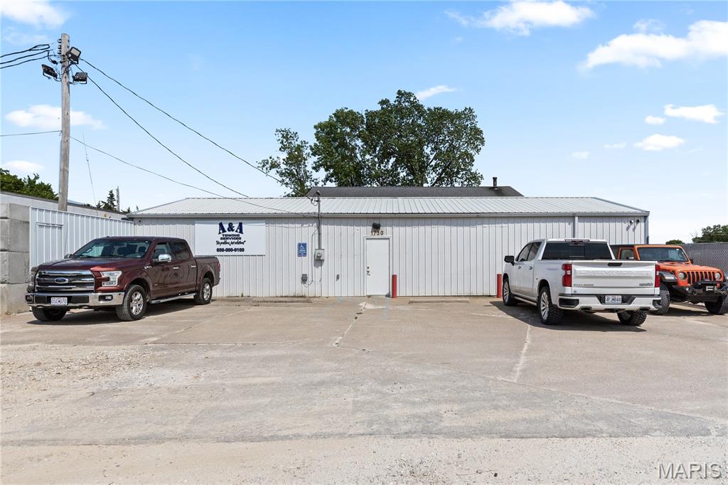 none - Commercial Lease