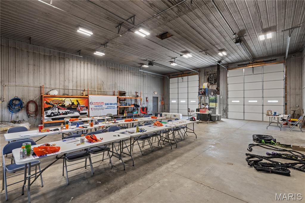 none - Commercial Lease