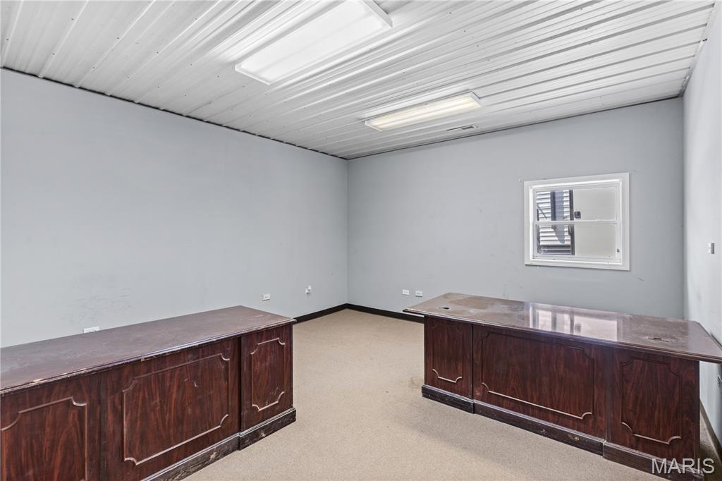 none - Commercial Lease