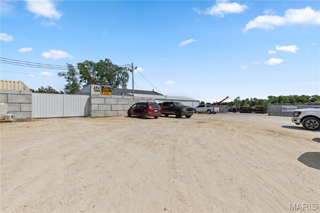 none - Commercial Lease