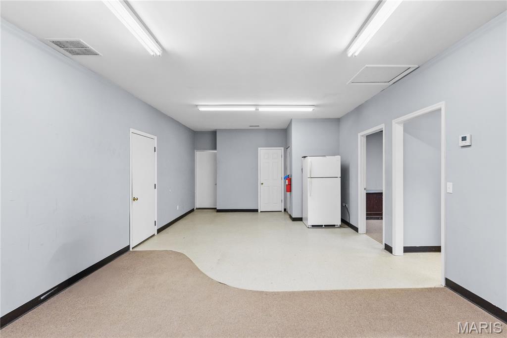 none - Commercial Lease