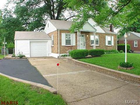 Photo of 1950 Washington Street, Florissant, MO 63033 (MLS # 25080705)