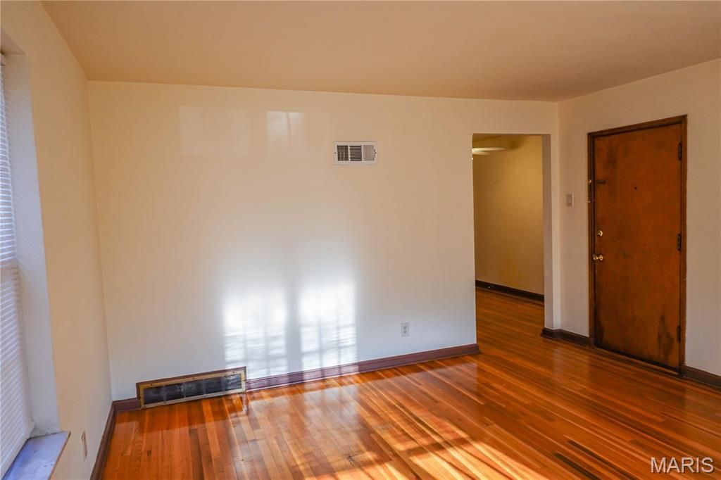 Photo of 6957 Chippewa Street, St Louis, MO 63109 (MLS # 26003465)