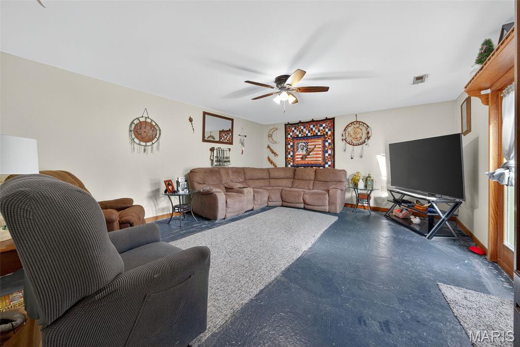 Wright City, Missouri 63390, United States, 3 Bedrooms Bedrooms, ,3 BathroomsBathrooms,Residential,Active,208742