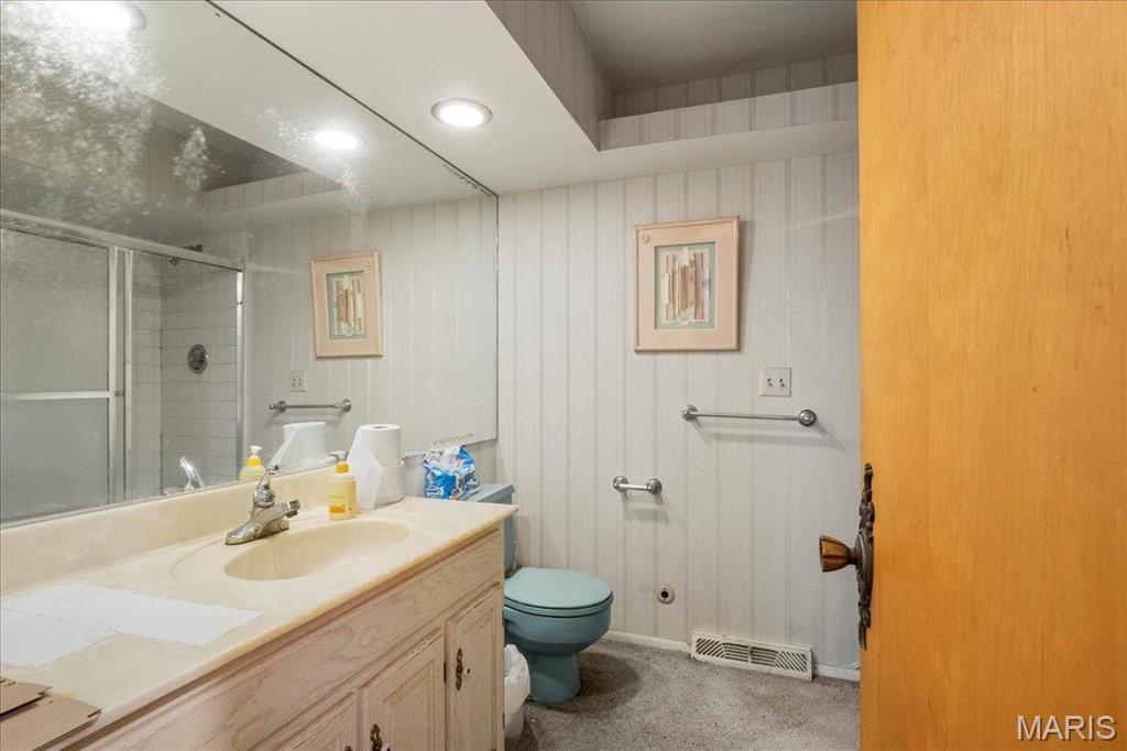 Collinsville, Illinois 62234, United States, 6 Bedrooms Bedrooms, ,4 BathroomsBathrooms,Residential,Active,78585