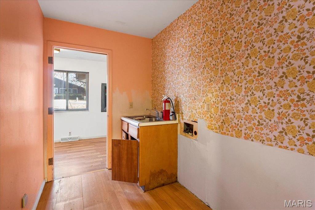 Collinsville, Illinois 62234, United States, 6 Bedrooms Bedrooms, ,4 BathroomsBathrooms,Residential,Active,78585