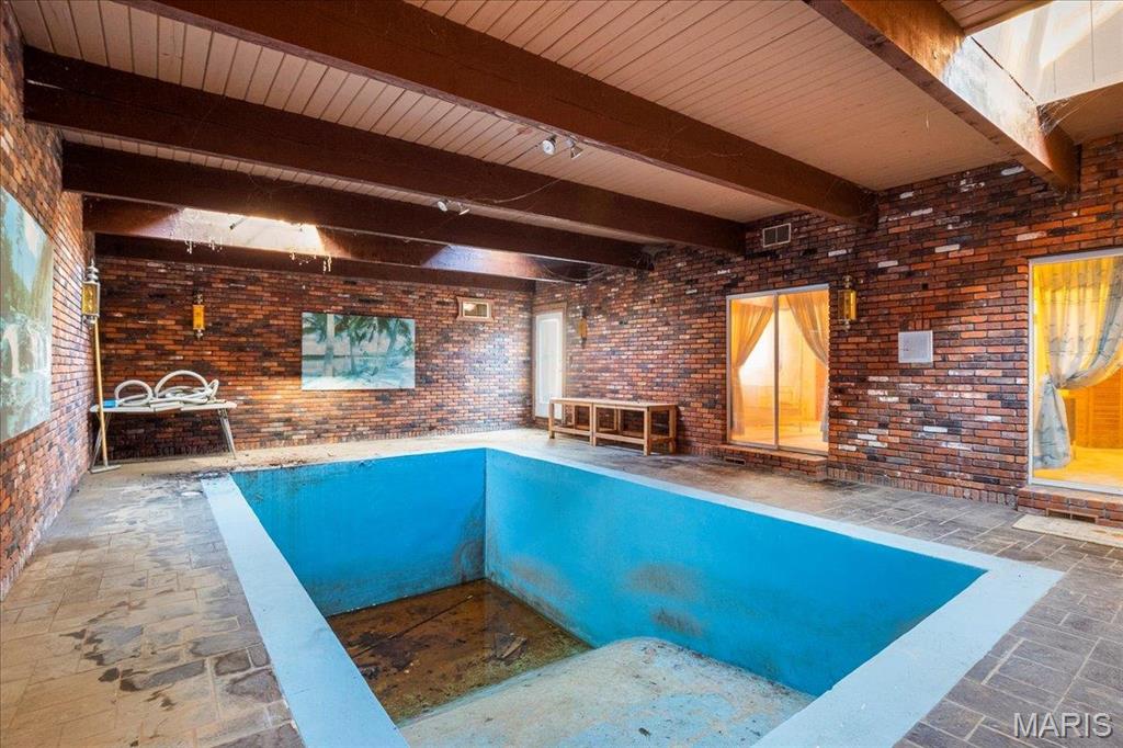 Collinsville, Illinois 62234, United States, 6 Bedrooms Bedrooms, ,4 BathroomsBathrooms,Residential,Active,78585