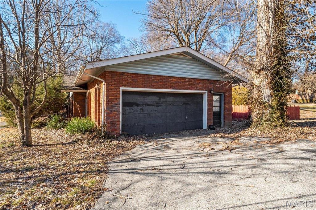 Collinsville, Illinois 62234, United States, 6 Bedrooms Bedrooms, ,4 BathroomsBathrooms,Residential,Active,78585