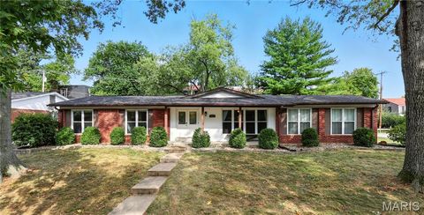 1014 Fernway Lane Creve Coeur MO 63141