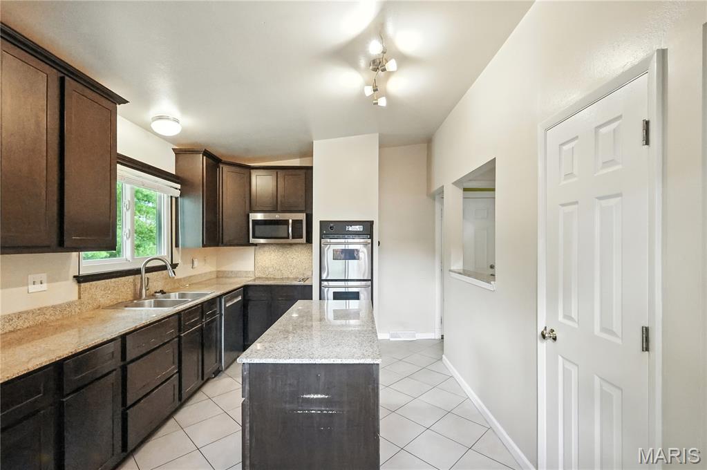 1014 Fernway Lane