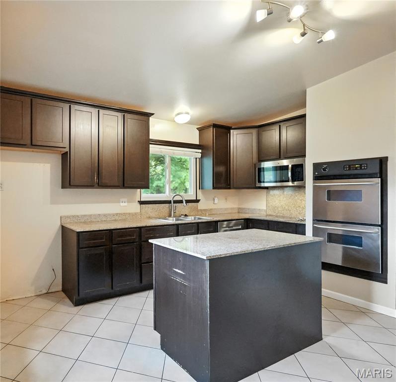 1014 Fernway Lane