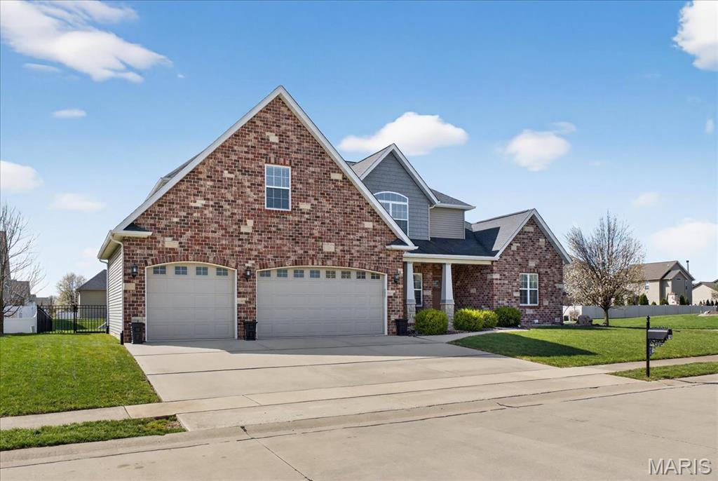 245 Oakshire Drive E