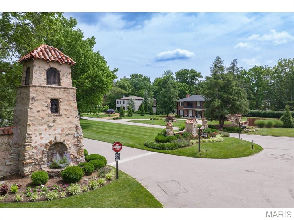 Photo of 1 The Prado, Ladue, MO 63124 (MLS # 26027340)