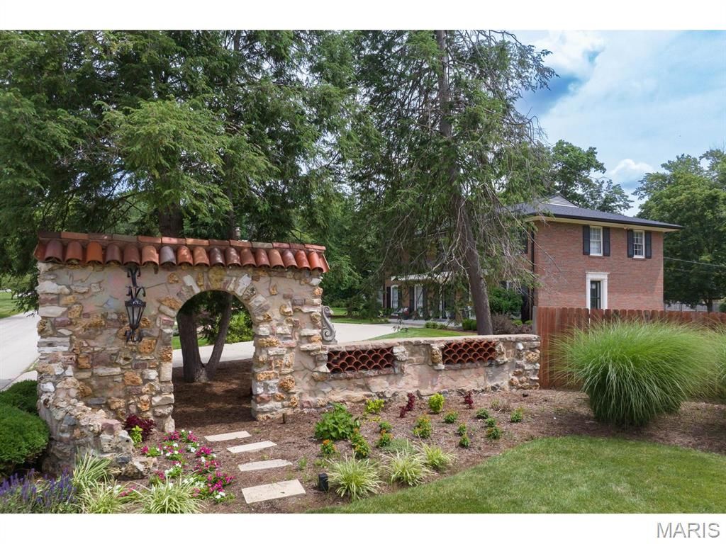 Photo of 1 The Prado, Ladue, MO 63124 (MLS # 26027340)