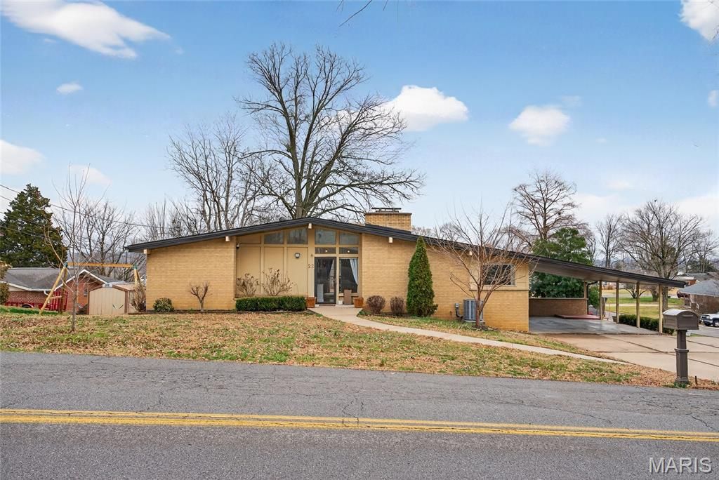 Photo of 22 Edgewood Drive, Cape Girardeau, MO 63703 (MLS # 26012444)