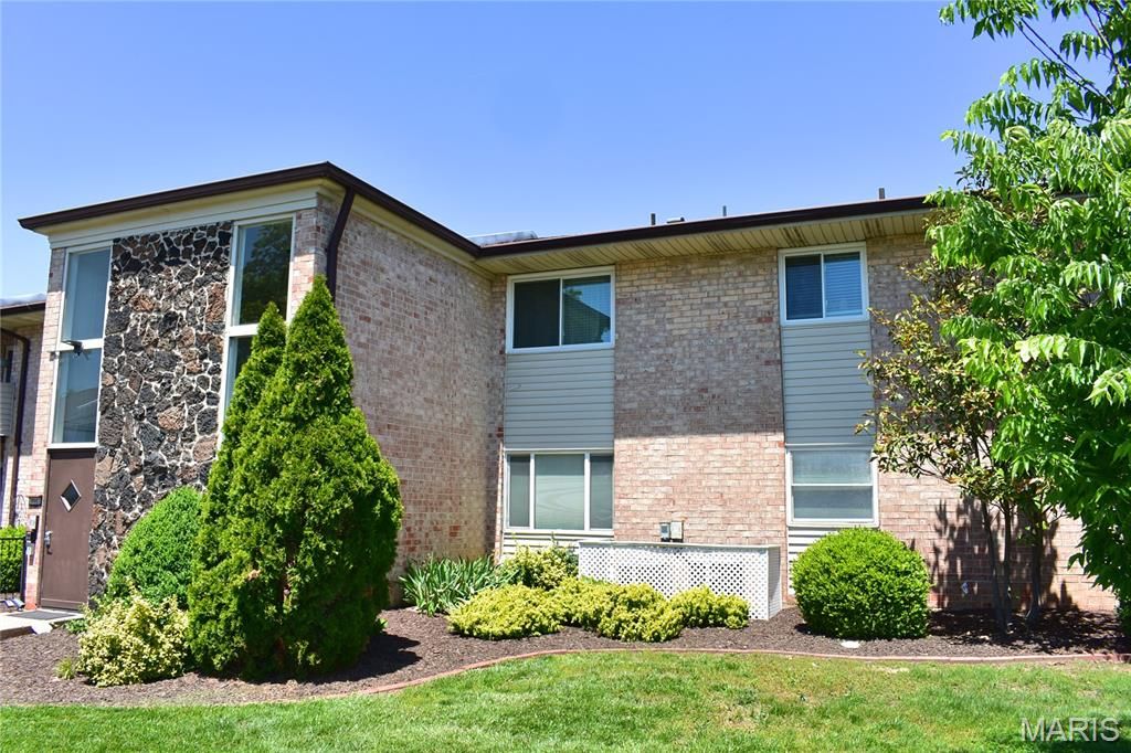 Photo of 10003 Sakura Drive #D, St Louis, MO 63128 (MLS # 26029261)