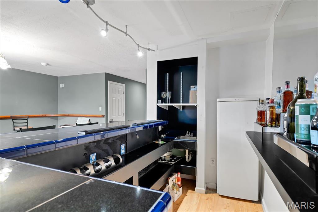 Treetop Condo Condo - Residential