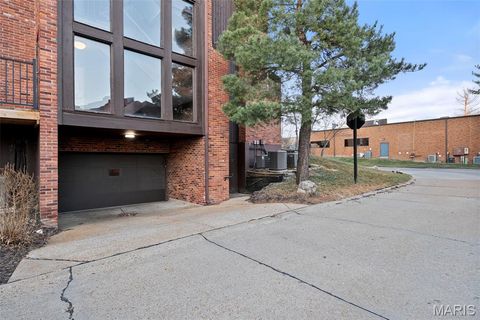 Tiny photo for 585 Coeur De Royale Drive #301, Creve Coeur, MO 63141 (MLS # 26002350)