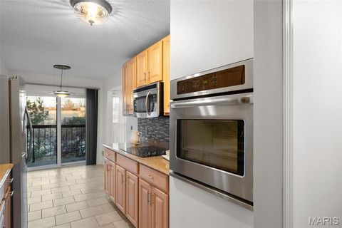 Tiny photo for 585 Coeur De Royale Drive #301, Creve Coeur, MO 63141 (MLS # 26002350)