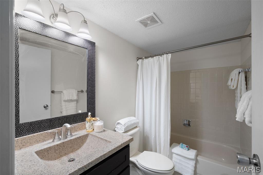 Coeur De Royale Condo Ph Iii - Residential