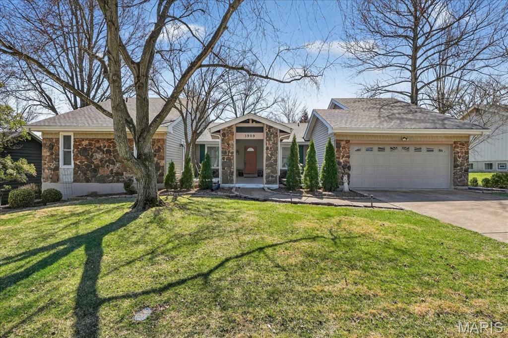 Photo of 1989 Cedarmill Drive, Chesterfield, MO 63017 (MLS # 26006054)