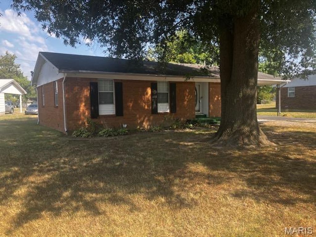 Photo of 1302 W Murray Lane, Sikeston, MO 63801 (MLS # 25079973)