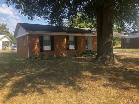 Photo of 1302 W Murray Lane, Sikeston, MO 63801 (MLS # 25079973)